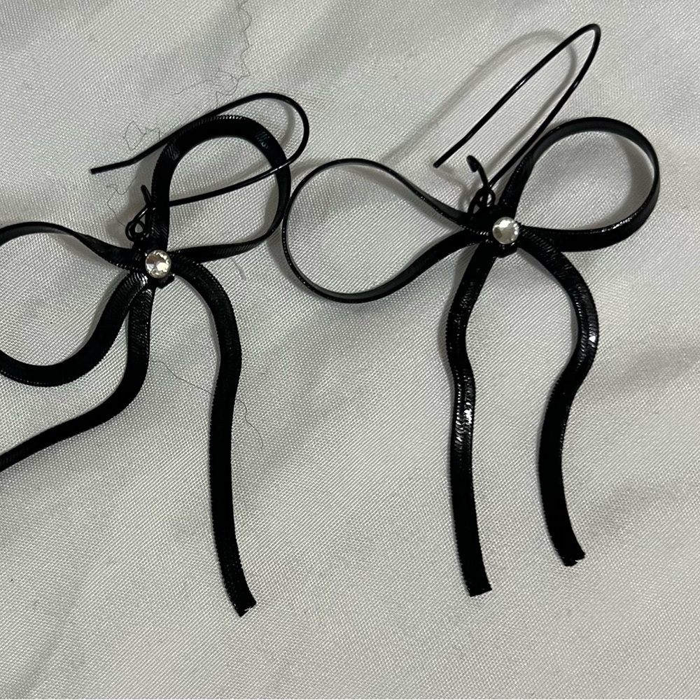 Betsey Johnson Black Bow Hair Accessory